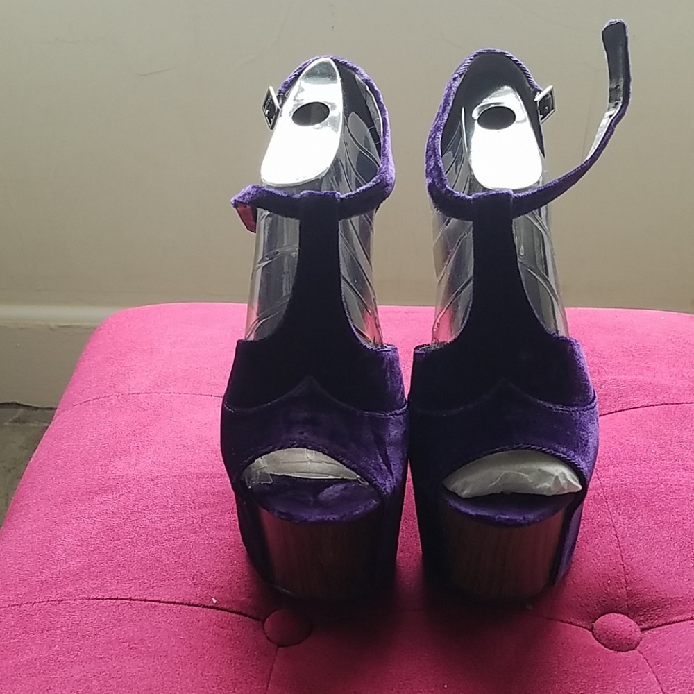 Jessica Simpson Danny size 8M